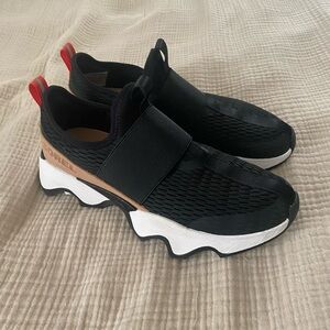 Women’s Sorel Kinetic sneakers size 8